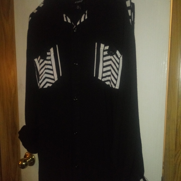 Button up shirt - Picture 2 of 8